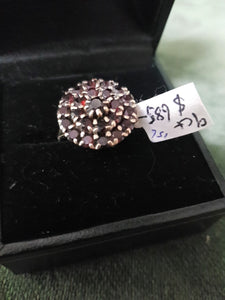 c1940 9ct Gold and Garnets ring #156