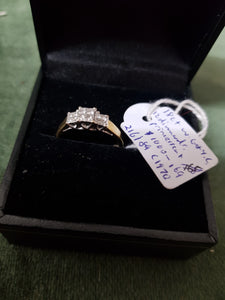c1970 18ct White and Yellow Gold ring, 12 x Diamonds, princess cut #169