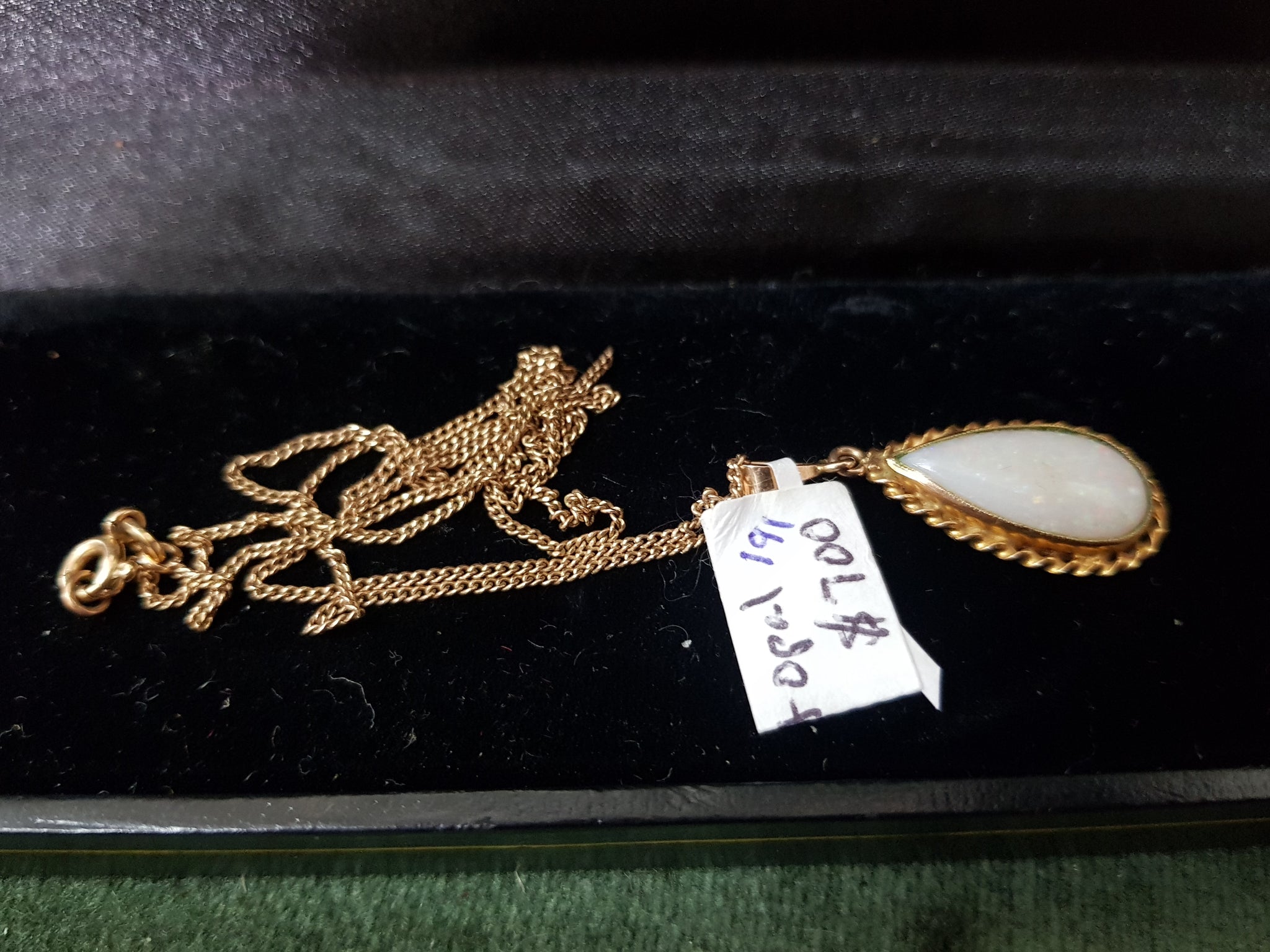 c1960 9ct Gold chain and 9ct set Opal pendant #191