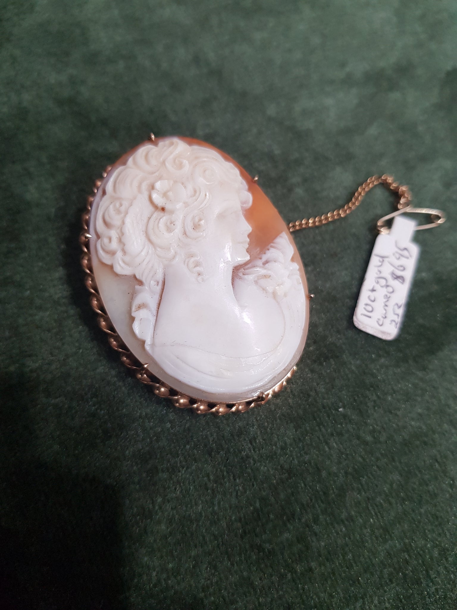 10ct Gold and cameo brooch #252