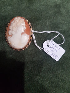 c1970 19ct Gold and cameo brooch #253
