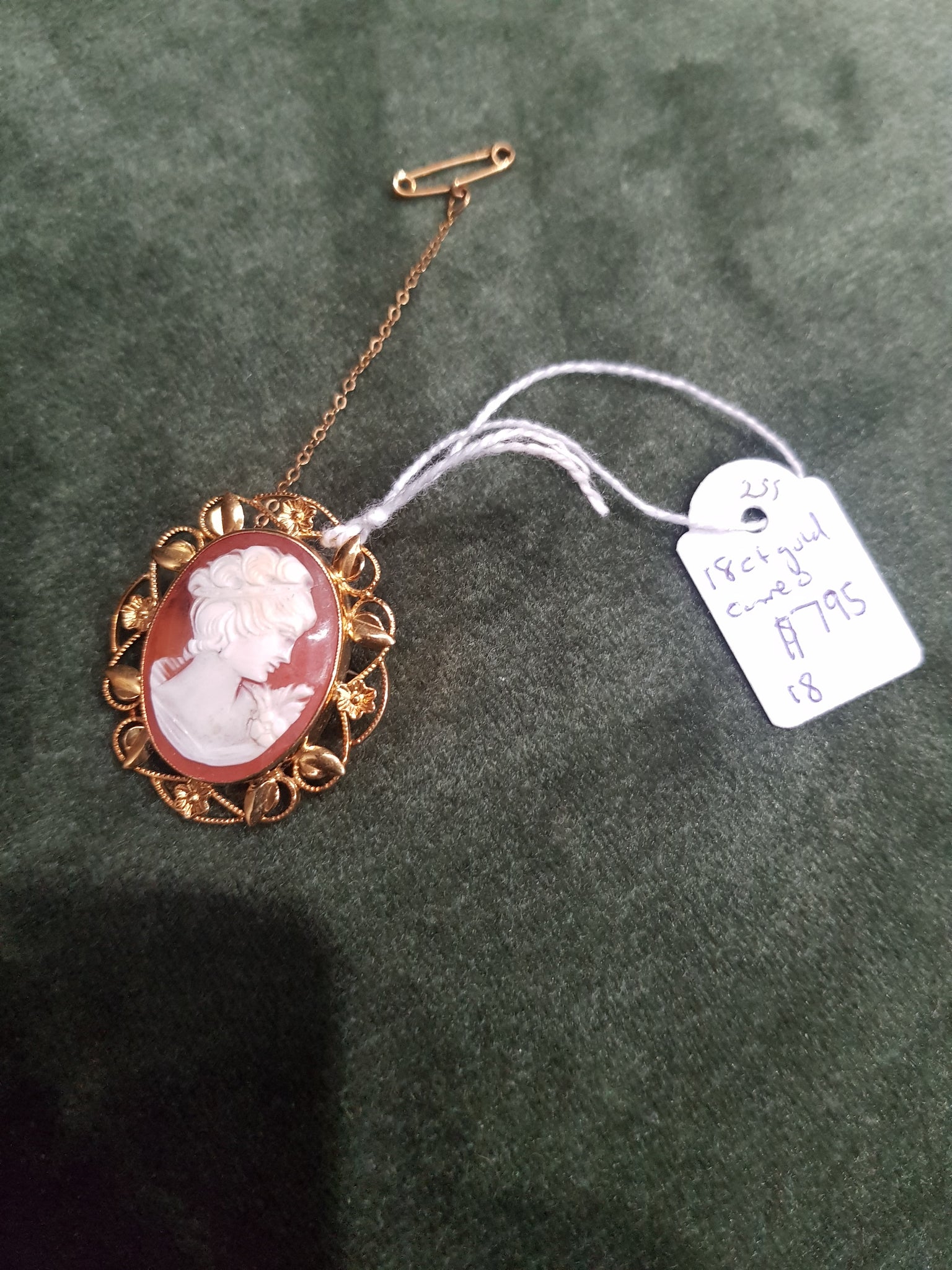 18ct Gold and cameo brooch #255