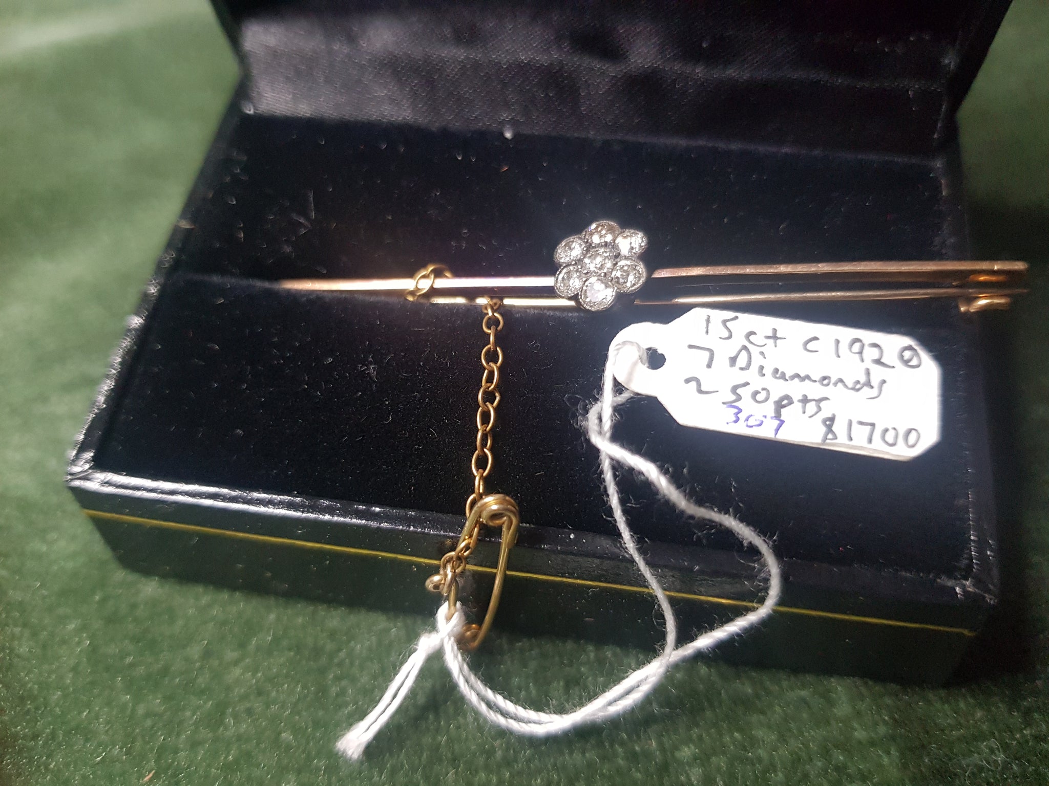 c1920 15ct Gold and Diamonds brooch, approx 50pts combined #307
