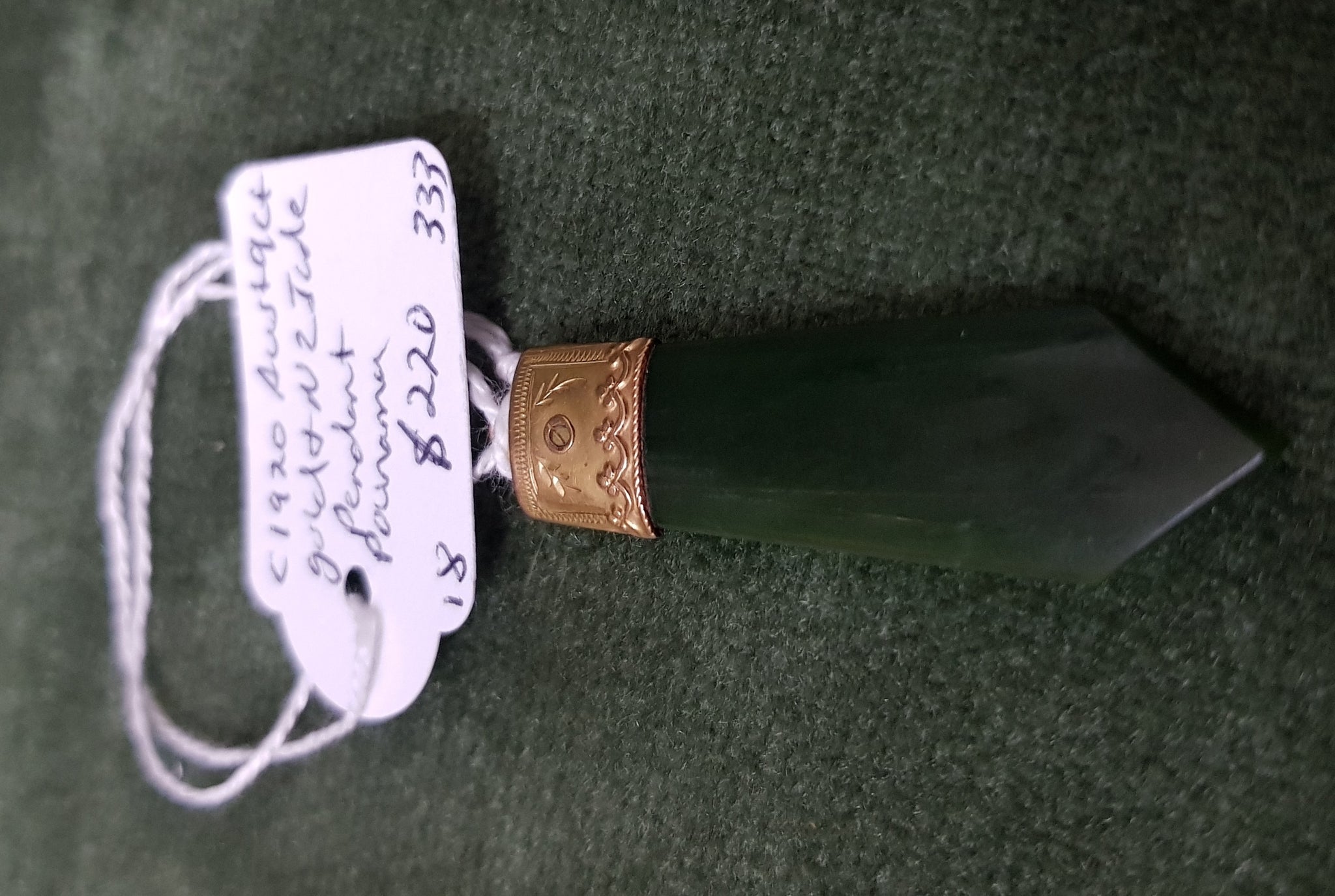 c1920 Australian 9ct Gold set NZ Jade (Nephrite)/Pounamu pendant #333