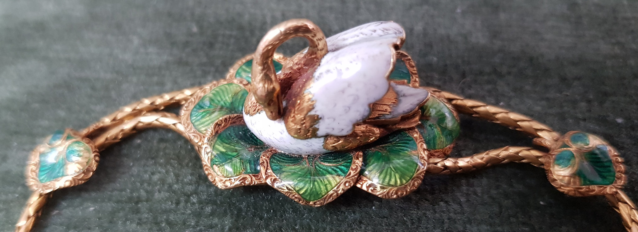 (Possibly) C18th Renaissance revivial 18ct yellow Gold (tested) enamelled swan bracelet with locket at base. Antique #363a