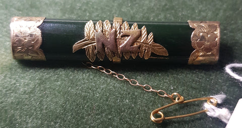 c1980 NZ Jade 9ct Gold bar brooch #444