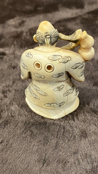 19th Century Qing Ivory Netsuke (Exported to Japan)